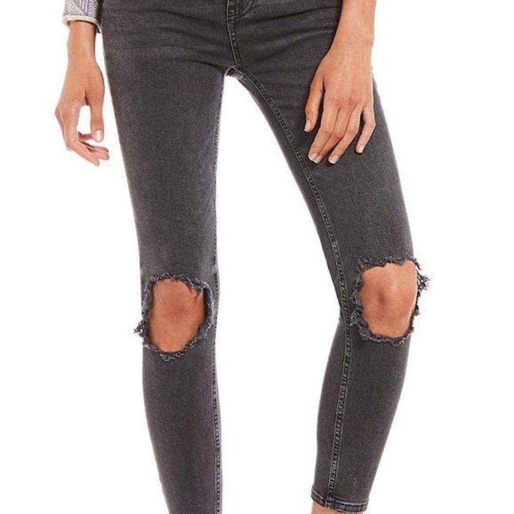 Free People High Rise Busted Knee Black‎ Jeans Sz 29